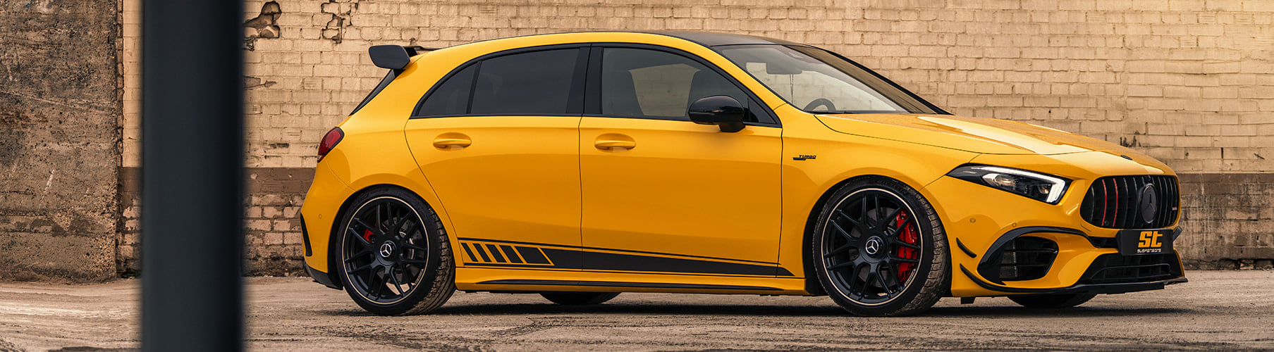 According to the technical parts certificate, the ST coilovers enable a stepless lowering of up to 30 millimeters on all Mercedes-AMG A 35 4MATIC, A 45 4MATIC+ and A 45 S 4MATIC+ of the V177-series.